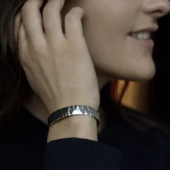 Hot Jonc large martelé Femme Montres Et Bijoux